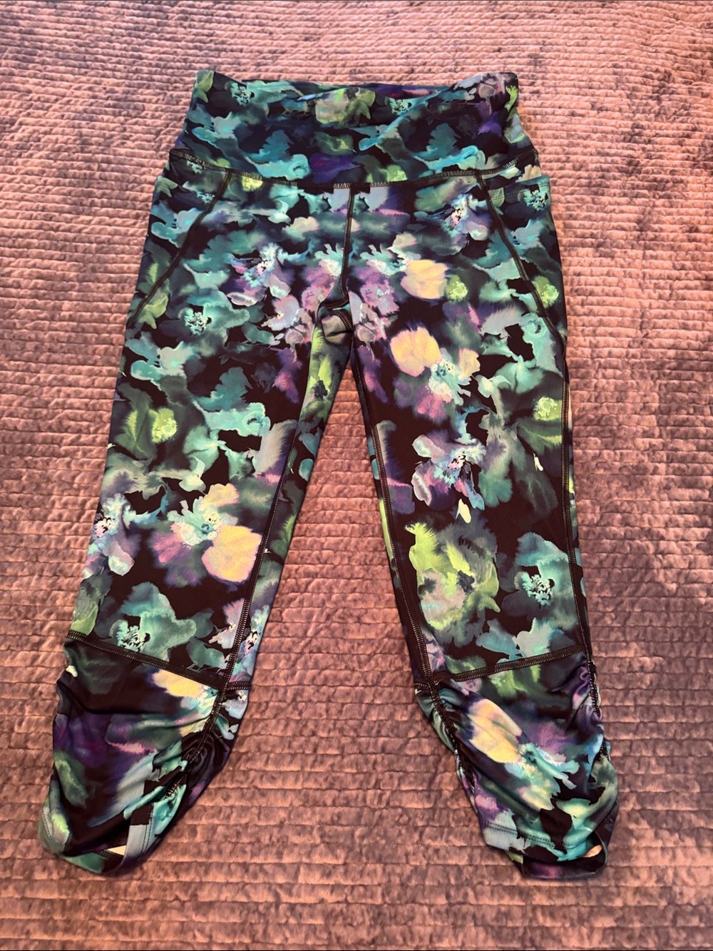 Women’s Floral Capri Leggings - Multicolor